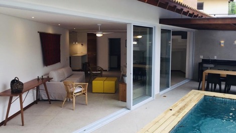 Casa muito bem localizada com 4 suítes na Praia de Juquehy