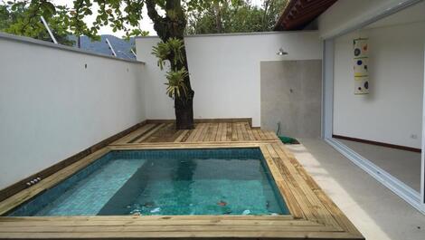 Casa muito bem localizada com 4 suítes na Praia de Juquehy