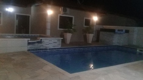 Piscina a noite