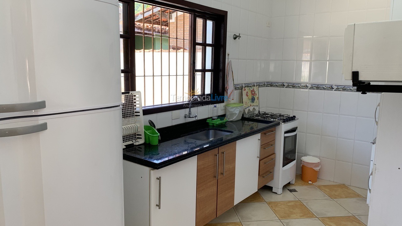 Casa para aluguel de temporada em Ubatuba (Praia das Toninhas)