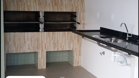 EXCELENTE APARTAMENTO (PRAIA GRANDE)