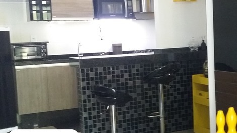 EXCELENTE APARTAMENTO (PRAIA GRANDE)