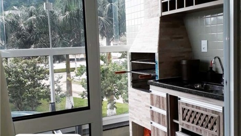 EXCELENTE APARTAMENTO (PRAIA GRANDE)