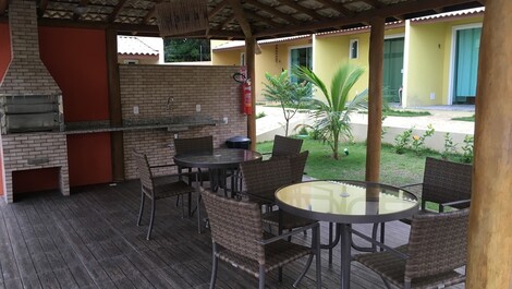 Quiosque em frente ao Apt com churrasqueira