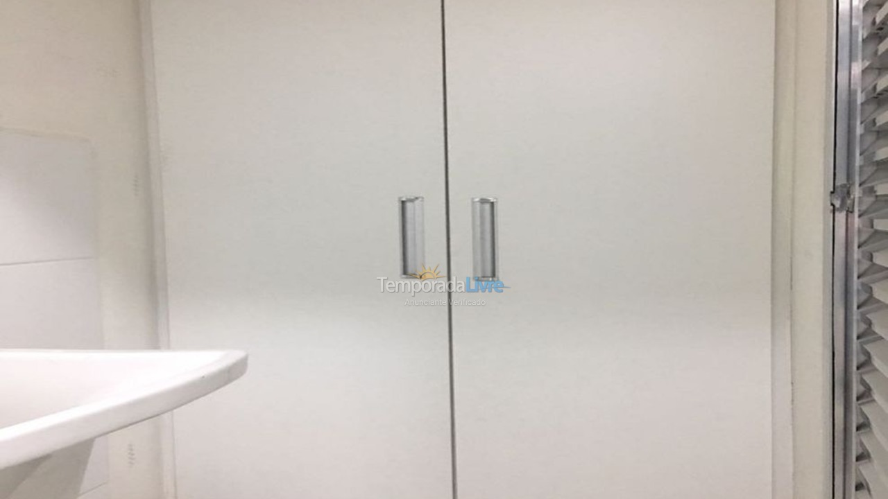 Apartamento para aluguel de temporada em Guarujá (Pitangueiras)