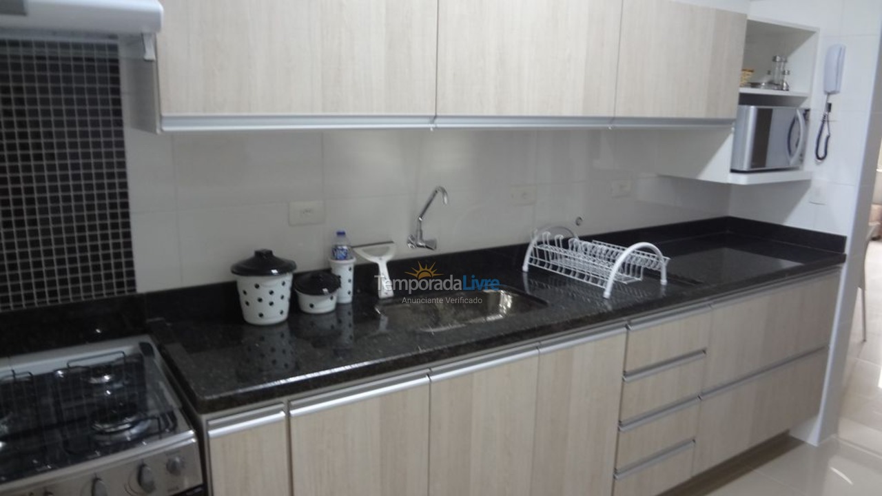 Apartamento para aluguel de temporada em Guarujá (Pitangueiras)