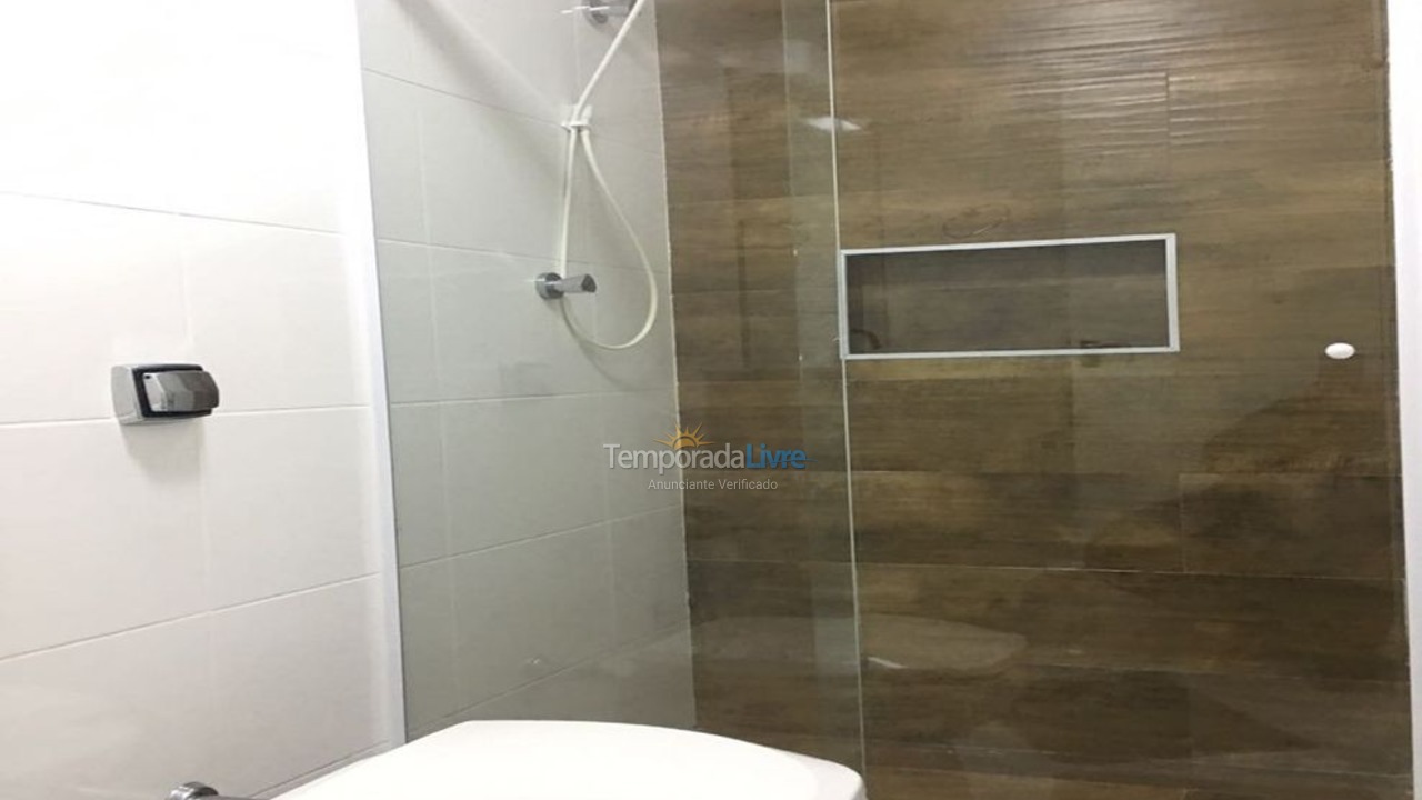 Apartamento para aluguel de temporada em Guarujá (Pitangueiras)