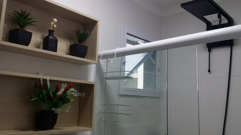 EXCELENTE APARTAMENTO (PRAIA GRANDE)