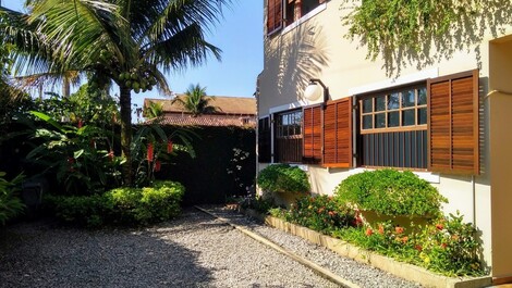 Garagem descoberta para até 4 veículos