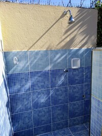 Ducha externa junto à piscina