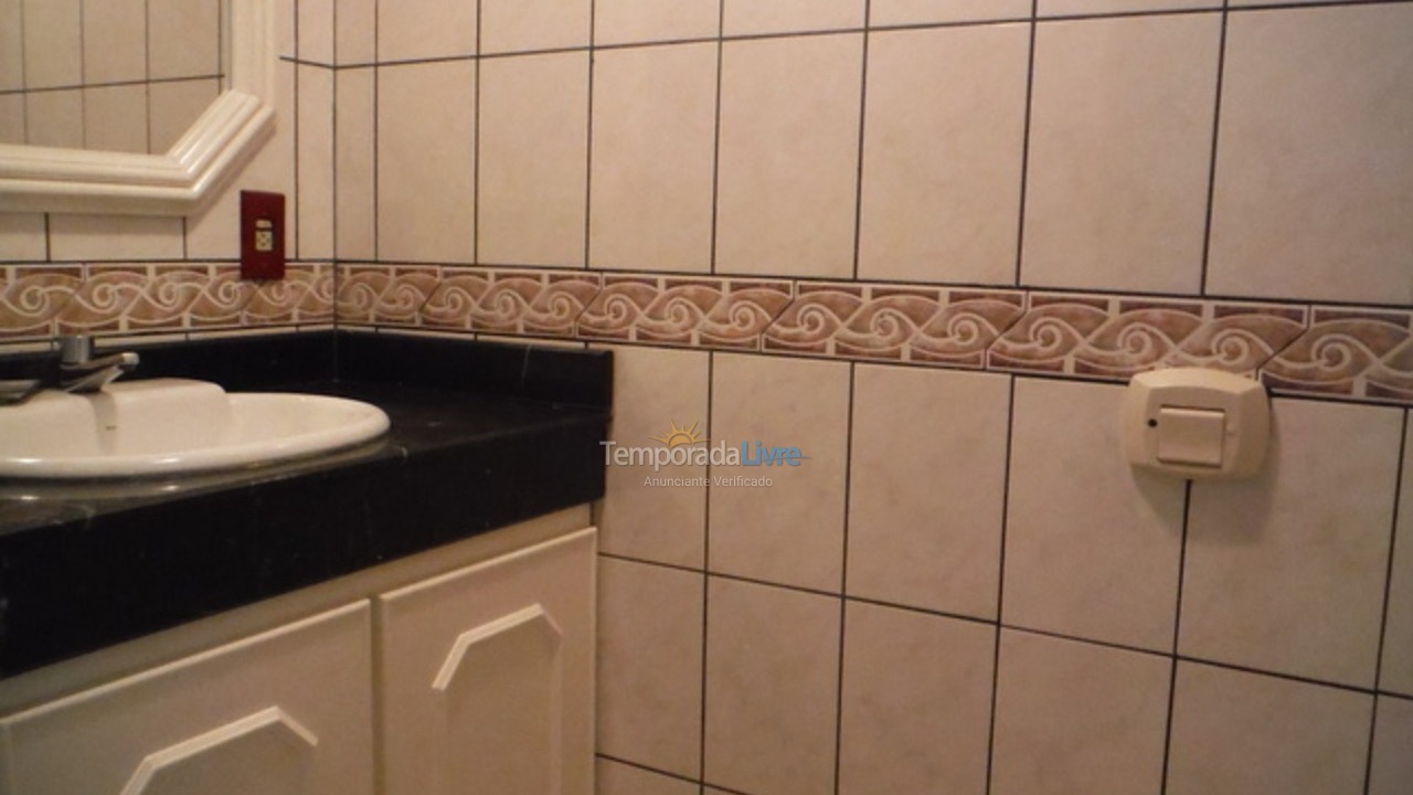 Apartamento para aluguel de temporada em Itapema (Meia Praia)