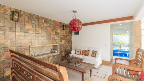 MANSÃO MODERNA NA PRAIA DA BARRA DA TIJUCA