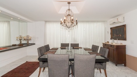 MANSÃO MODERNA NA PRAIA DA BARRA DA TIJUCA