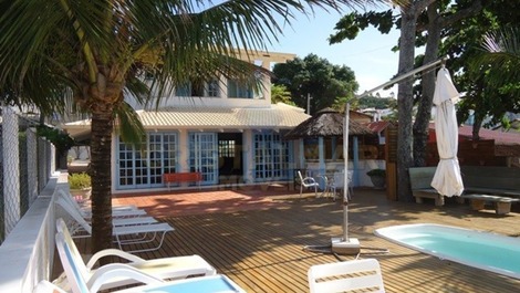 SOBRADO BEIRA MAR EM BOMBINHAS CENTRO PRAIA