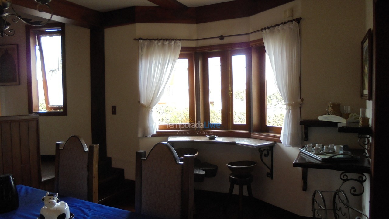 Casa para alquiler de vacaciones em Campos do Jordão (Capivari)