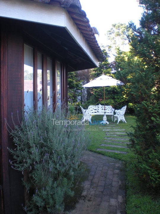 Casa para alquiler de vacaciones em Campos do Jordão (Capivari)