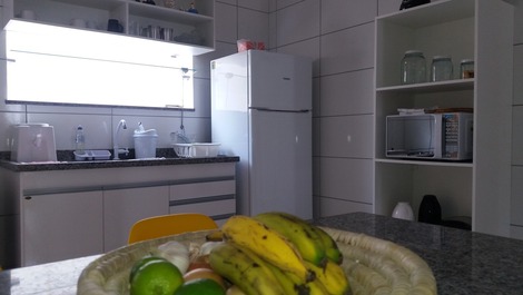 Ótimo apto de 2/4 na praia de Taperapuã, Porto Seguro - BA.