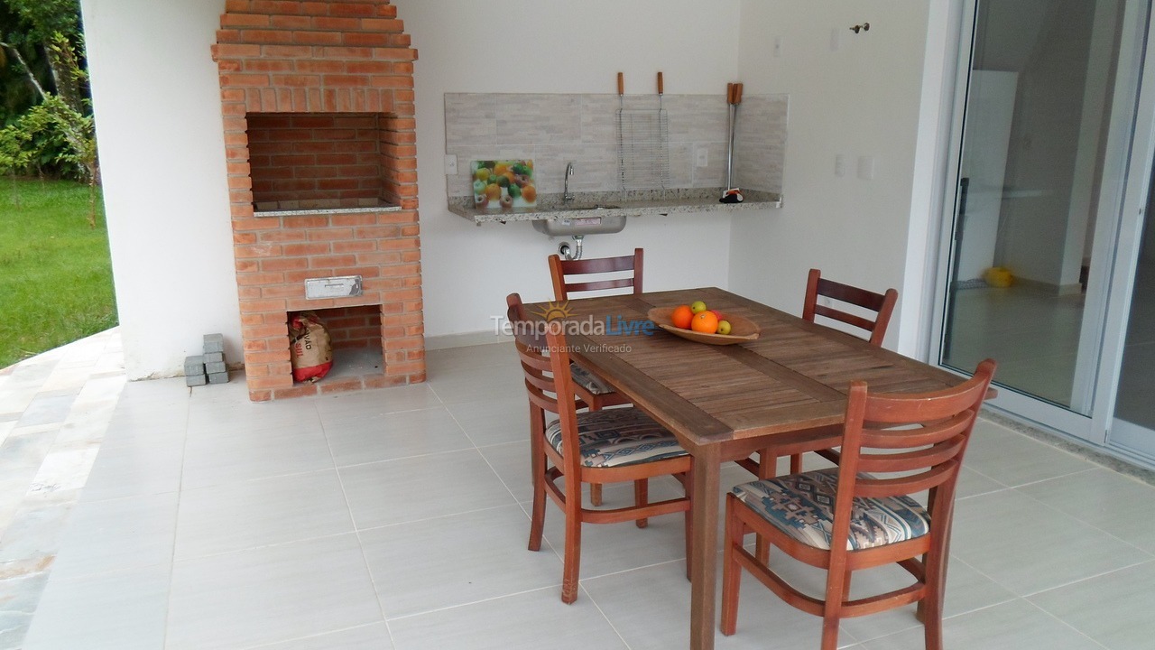 Casa para aluguel de temporada em Bertioga (Praia de Guaratuba)