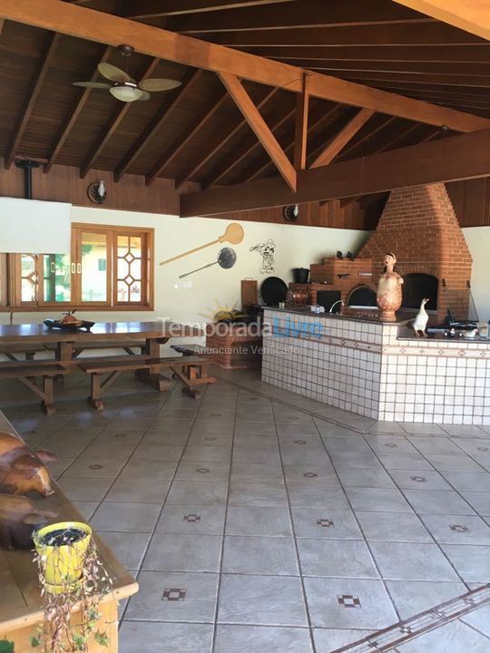 Chácara / sítio para aluguel de temporada em águas de São Pedro (Vertentes das águas)