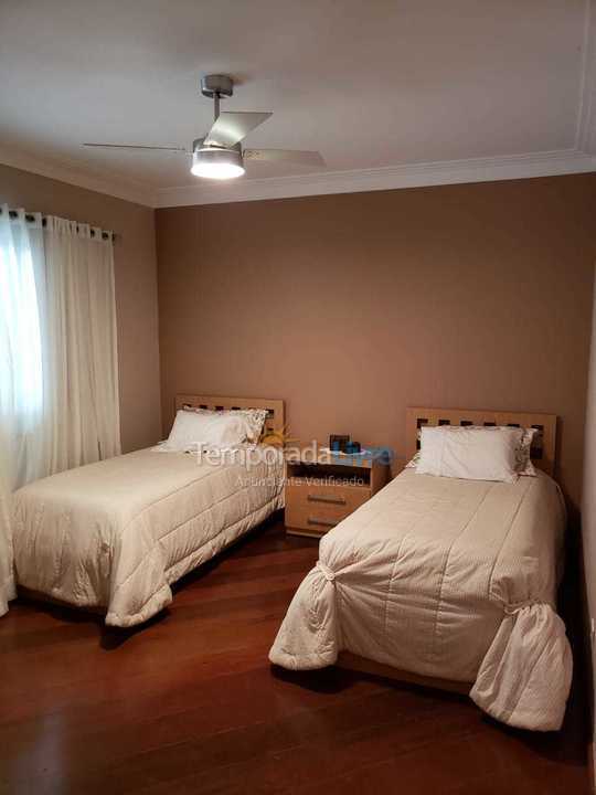 Chácara / sítio para aluguel de temporada em águas de São Pedro (Vertentes das águas)