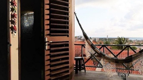 Imagina depois do beach park, piscina e churrasco, deitar nessa rede para relaxar e ver o mar