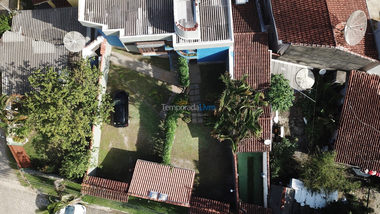 Casa para aluguel de temporada em Ubatuba (Enseada)