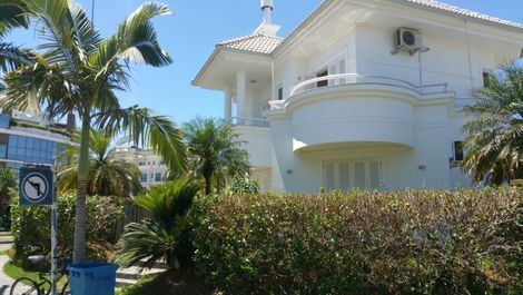 Casa Branca Jurerê Internacional!