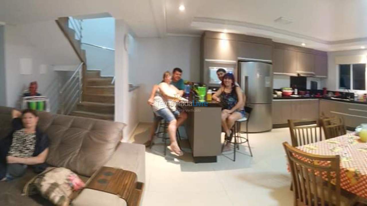 Casa para aluguel de temporada em São Francisco do Sul (Enseada)