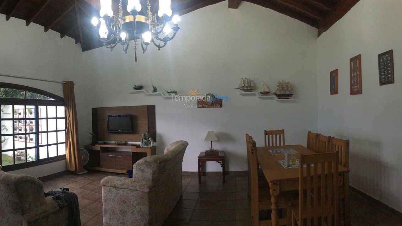 Casa para aluguel de temporada em São Sebastião (Praia deserta)