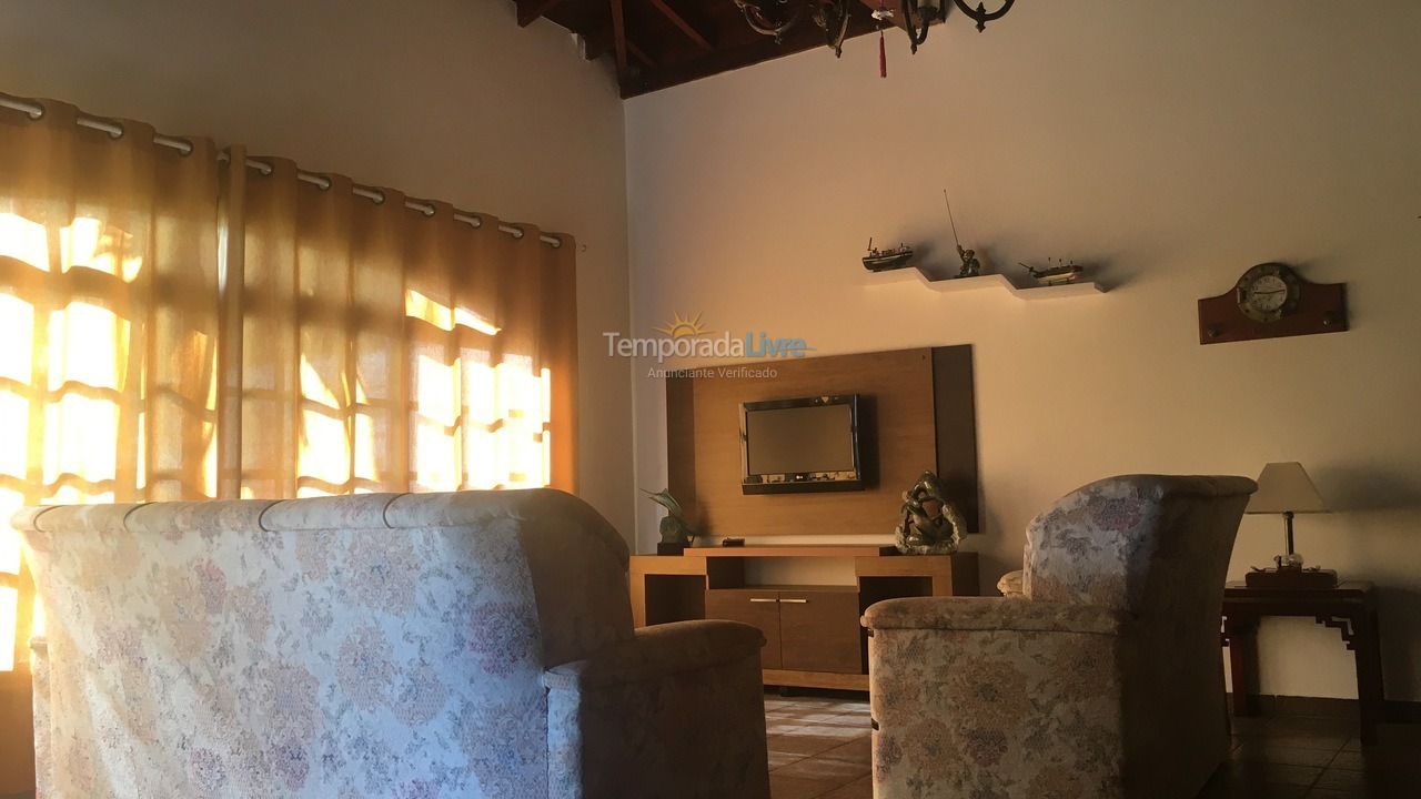 Casa para aluguel de temporada em São Sebastião (Praia deserta)