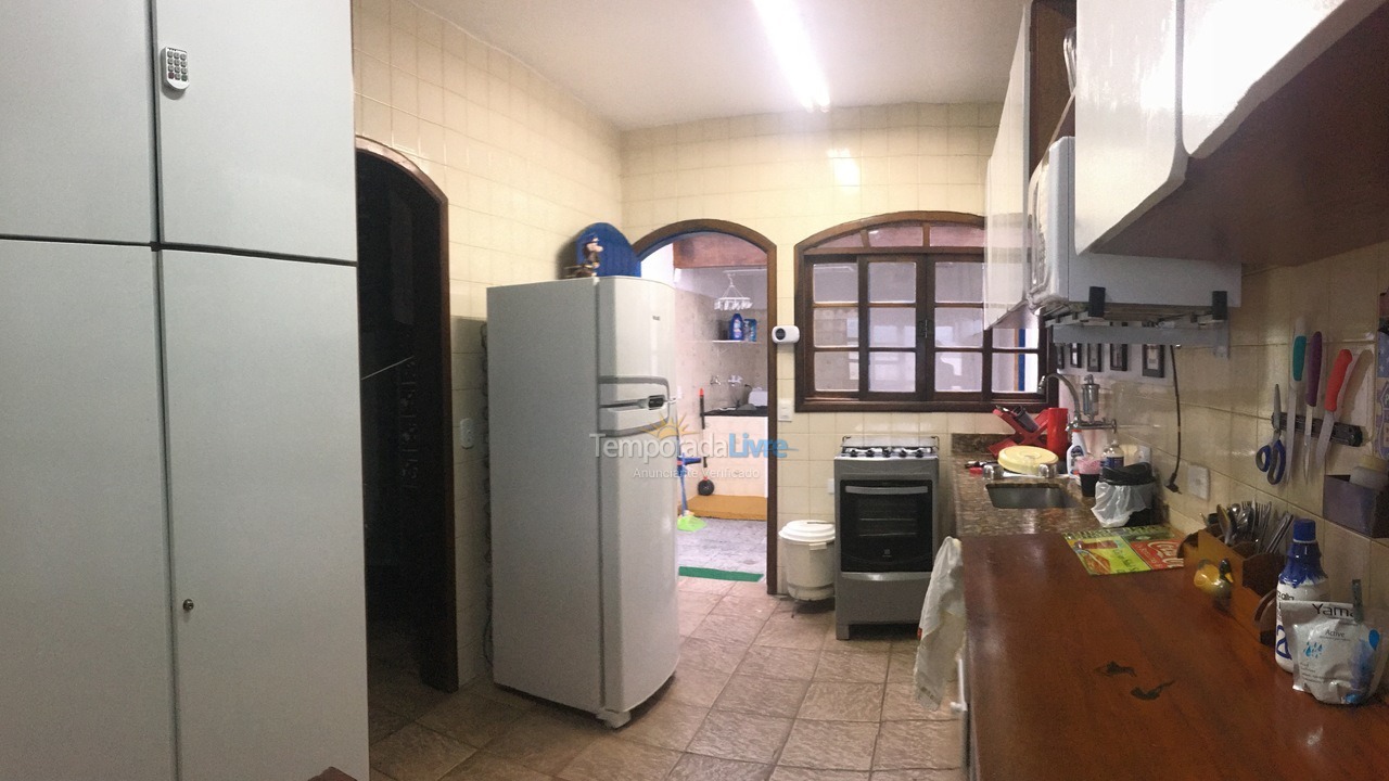 Casa para aluguel de temporada em São Sebastião (Praia deserta)