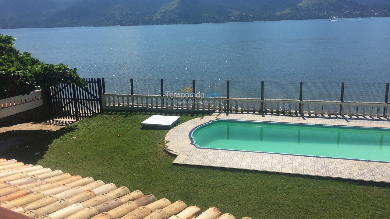 Casa para aluguel de temporada em São Sebastião (Praia deserta)