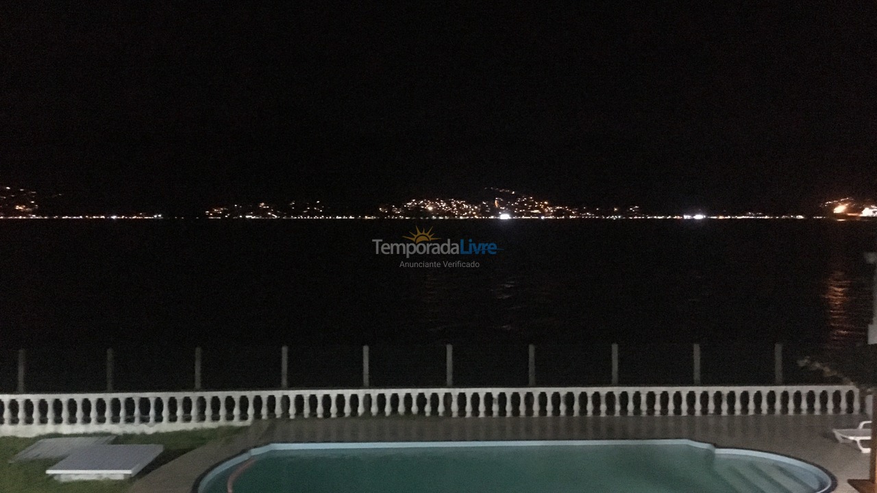 Casa para aluguel de temporada em São Sebastião (Praia deserta)