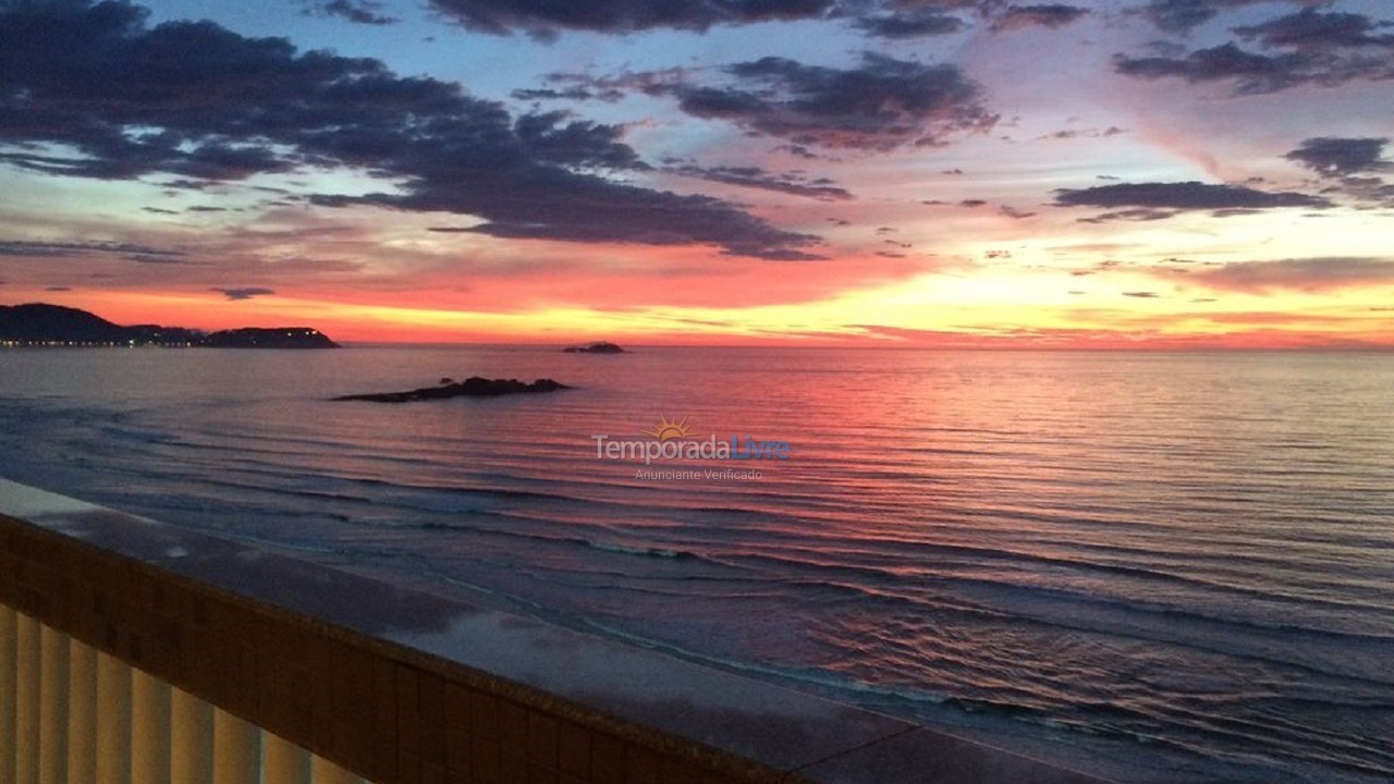 Apartamento para aluguel de temporada em Guarujá (Pitangueiras)