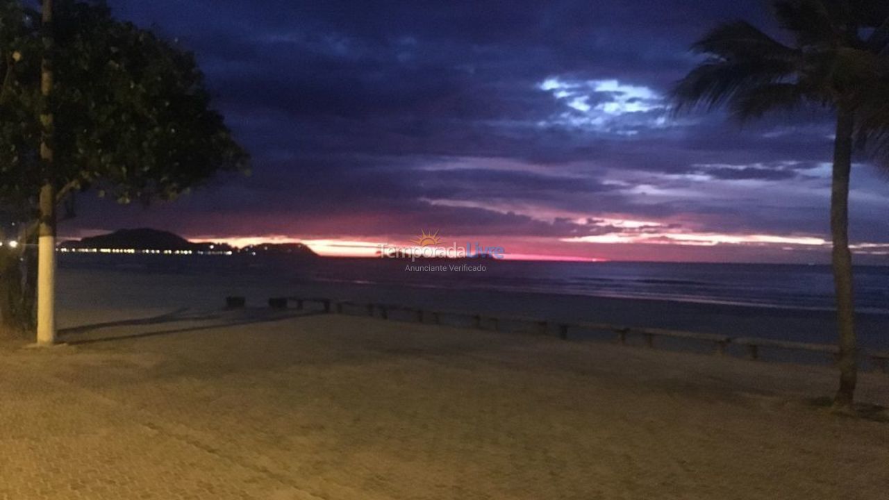 Apartamento para aluguel de temporada em Guarujá (Pitangueiras)