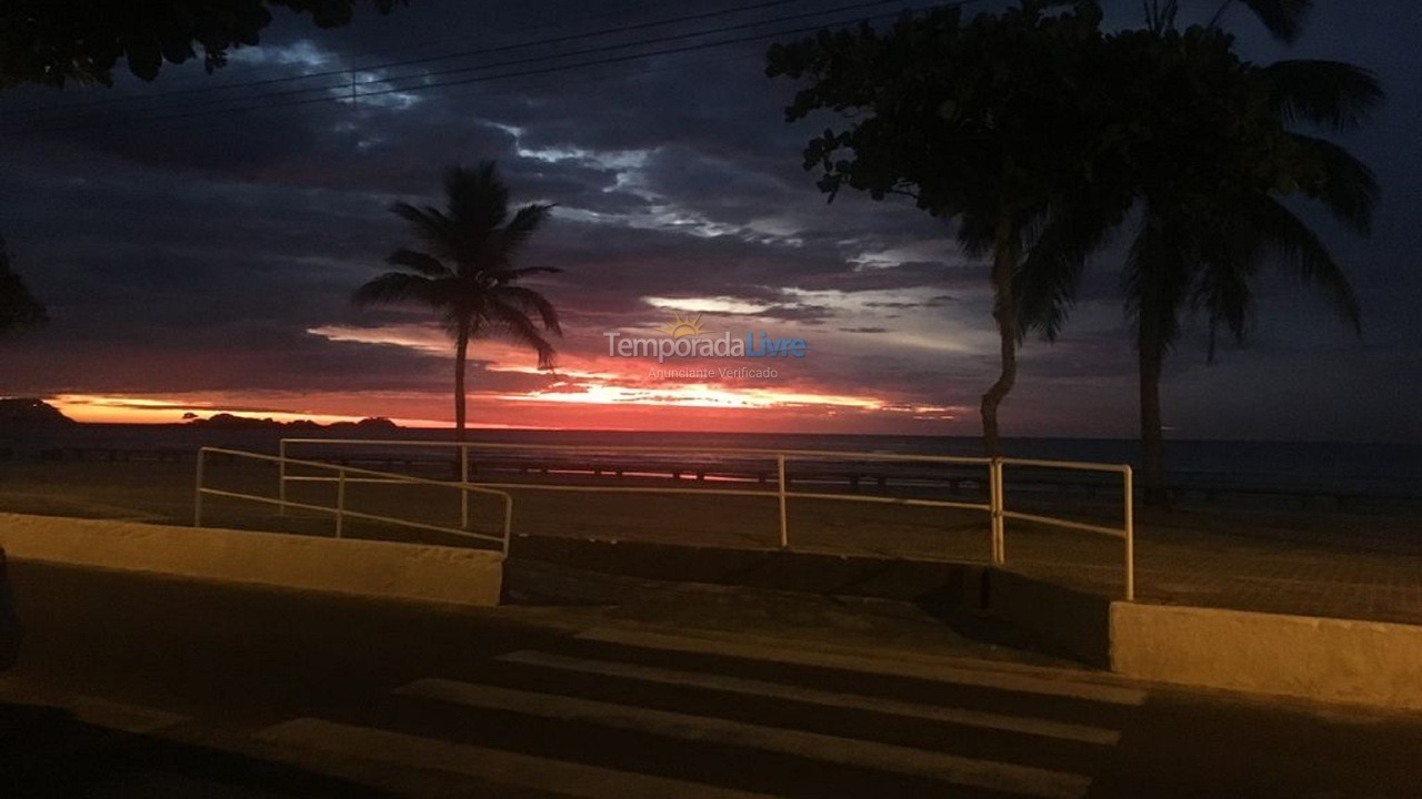 Apartamento para aluguel de temporada em Guarujá (Pitangueiras)