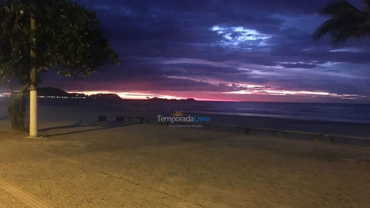 Apartamento para aluguel de temporada em Guarujá (Pitangueiras)