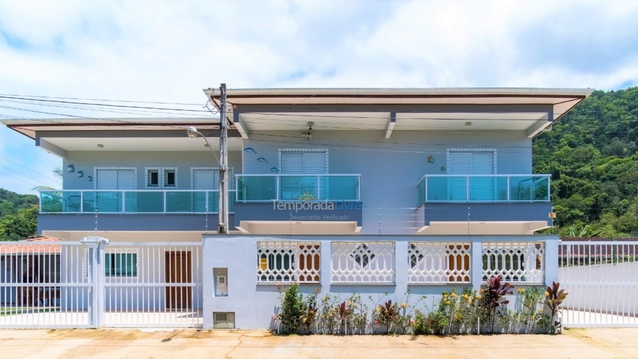 Apartamento para aluguel de temporada em Ubatuba (Praia das Toninhas)