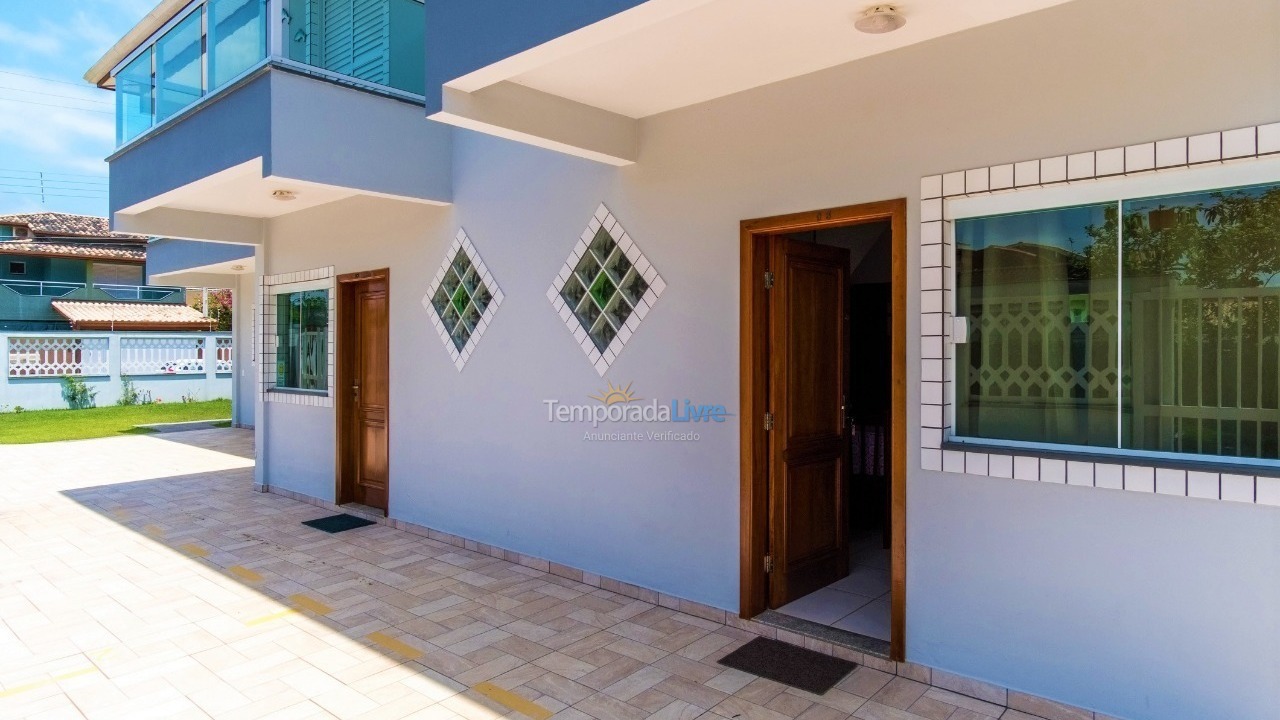 Apartamento para aluguel de temporada em Ubatuba (Praia das Toninhas)