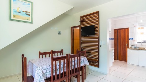 APTO AMPLO - 300 METROS DA PRAIA DAS TONINHAS