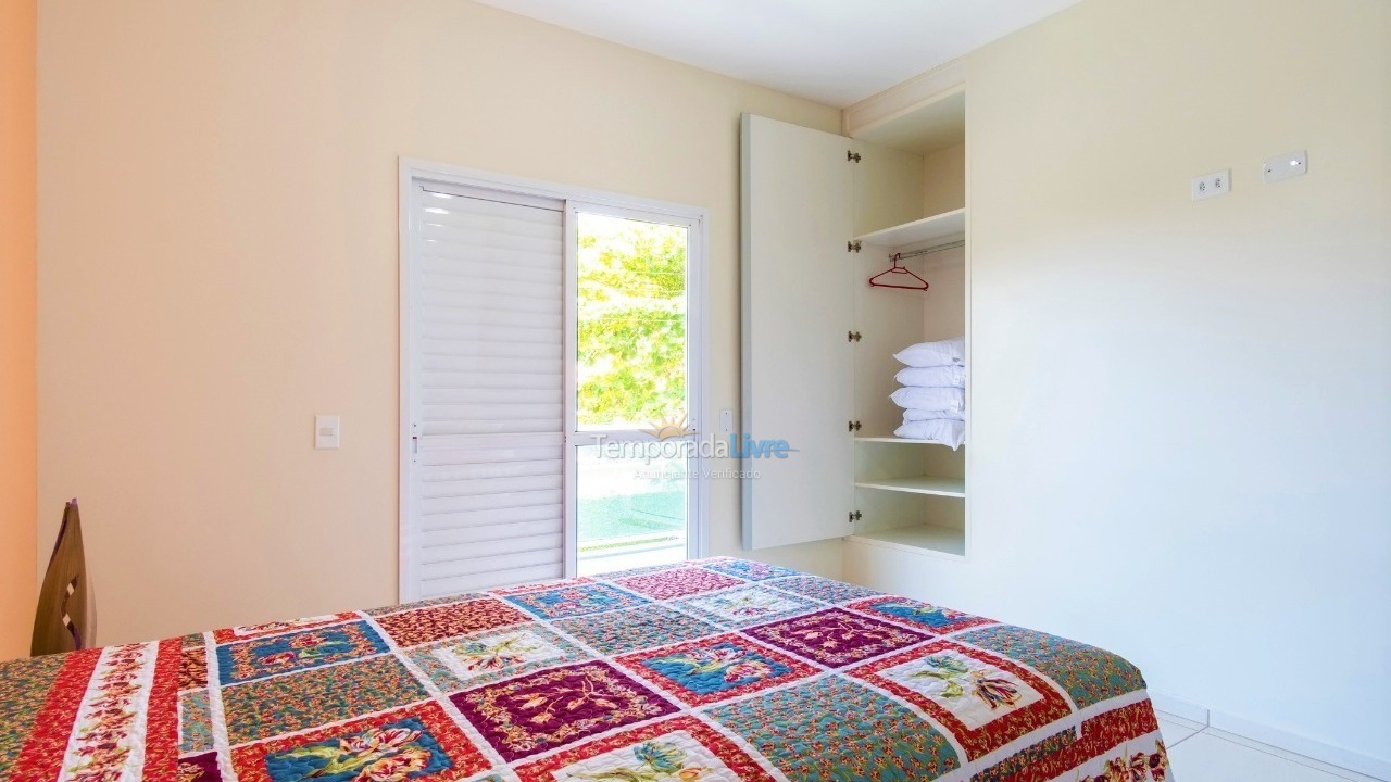 Apartamento para aluguel de temporada em Ubatuba (Praia das Toninhas)