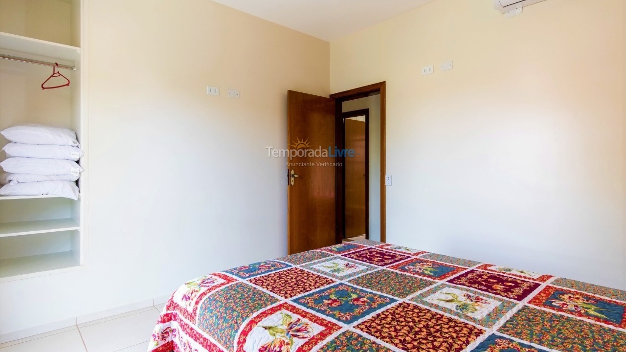 Apartamento para aluguel de temporada em Ubatuba (Praia das Toninhas)