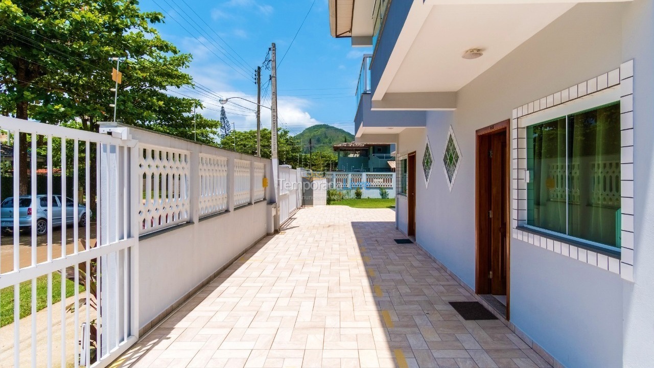 Apartamento para aluguel de temporada em Ubatuba (Praia das Toninhas)