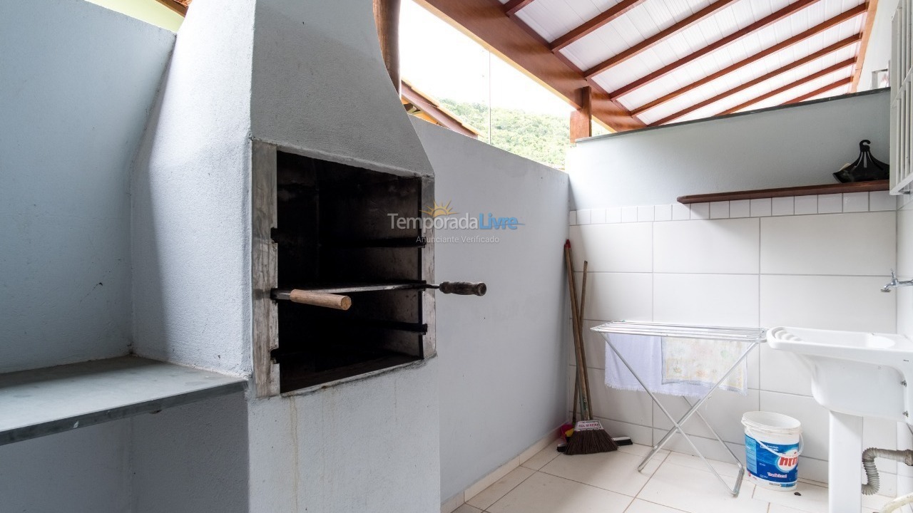 Apartamento para aluguel de temporada em Ubatuba (Praia das Toninhas)