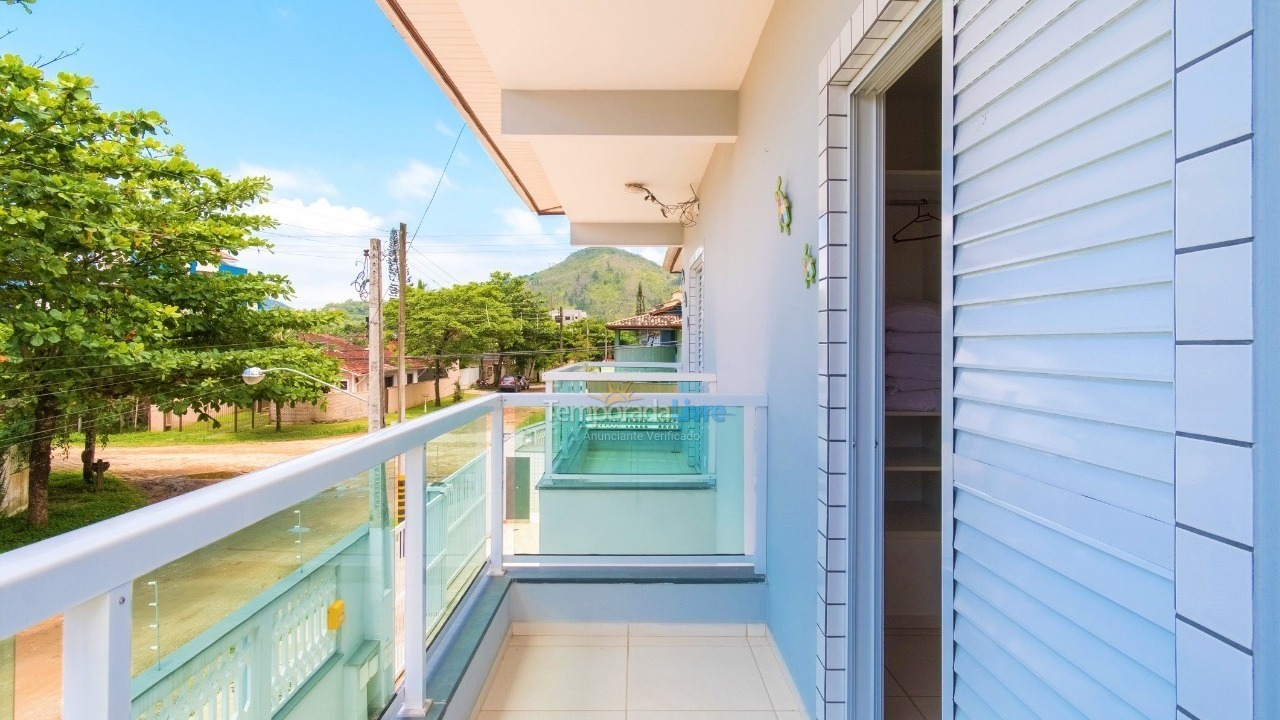 Apartamento para aluguel de temporada em Ubatuba (Praia das Toninhas)