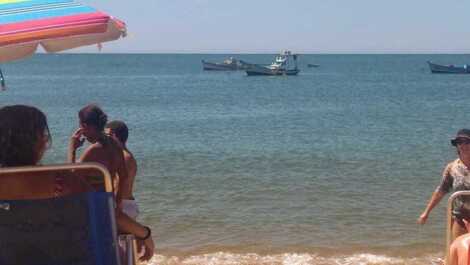 Praia central em frente ao nosso Ed Patinhas nossa 