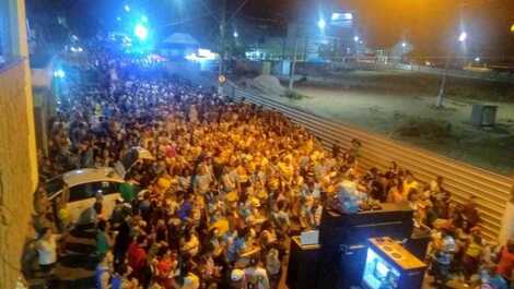 Carnaval, em frente ao Ed patinhas