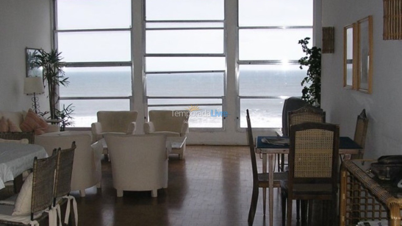 Apartamento para aluguel de temporada em Guarujá (Pitangueiras)