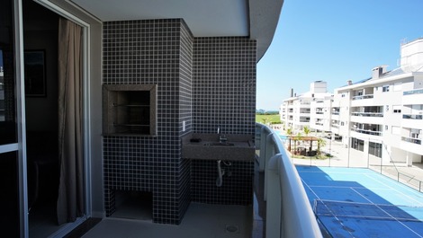 Apto completo, 1 quadra do mar! Quadra de esportes e piscina.