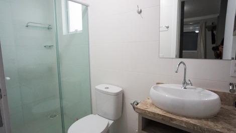 Apto completo, 1 quadra do mar! Quadra de esportes e piscina.